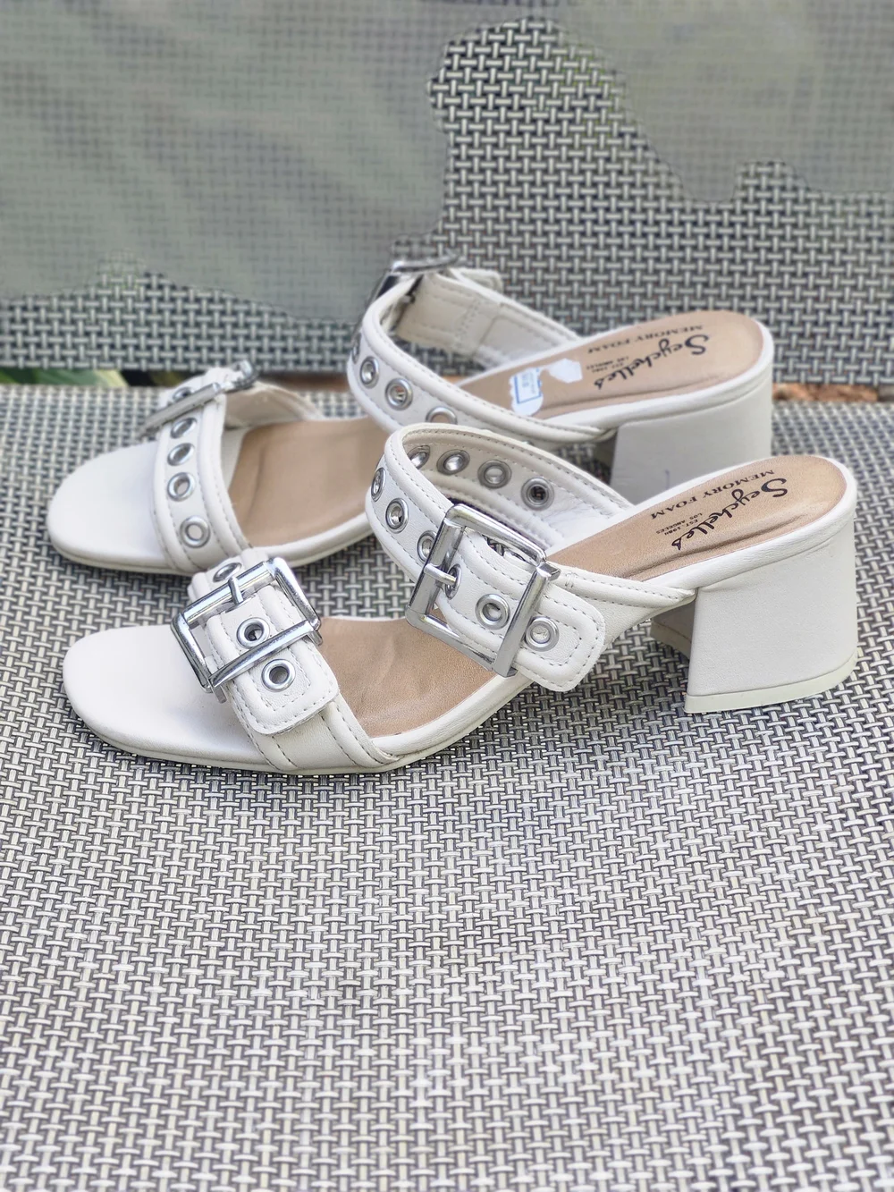 Seychelles Cream Memory Foam Grommet Buckle Block Heel Mules Sandals 6.5
